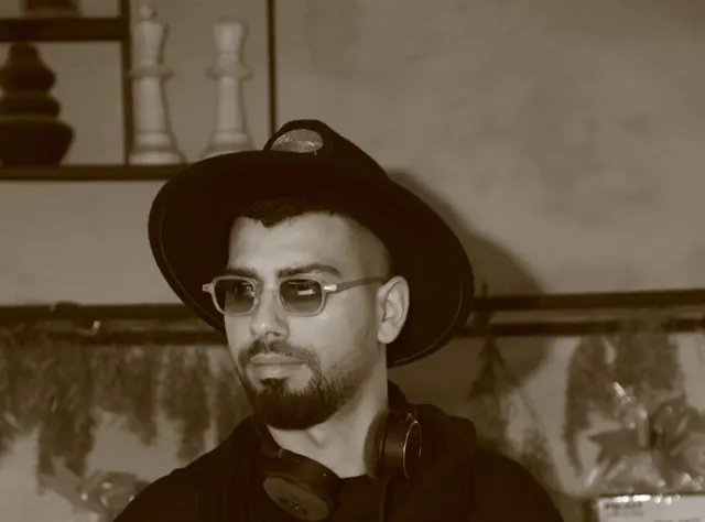 אלי מועלם, DJ ATLANTIS, במהלך אירוע