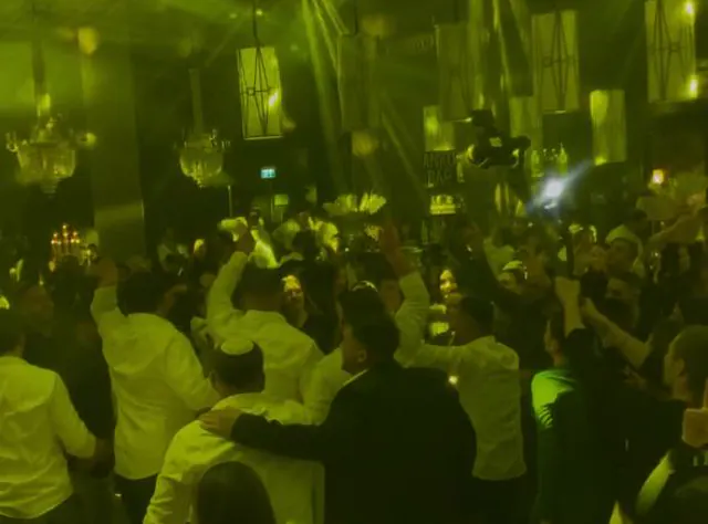 רחבת ריקודים לגברים באירוע עם DJ ATLANTIS