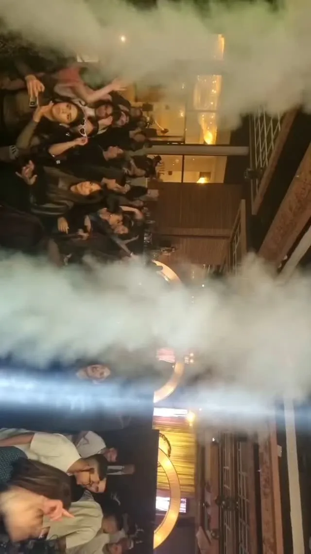 תצוגה מקדימה לריל של יוסי אזולאי מאירוע, שפורסם באינסטגרם ב־5 באפריל 2025